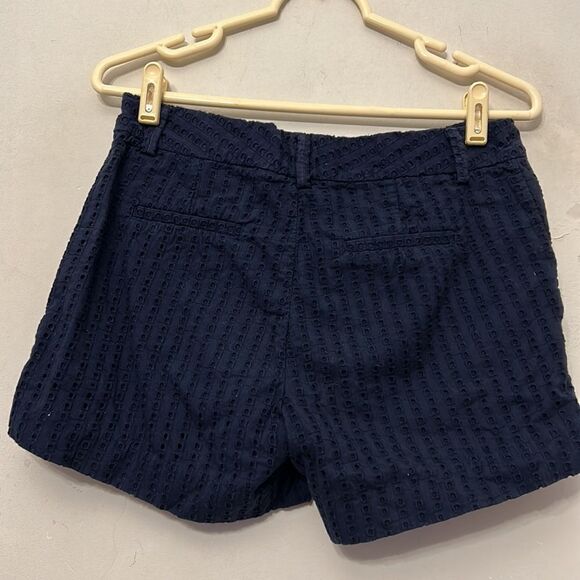 Banana Republic navy eyelet shorts Size 2 EUC - Picture 4 of 7